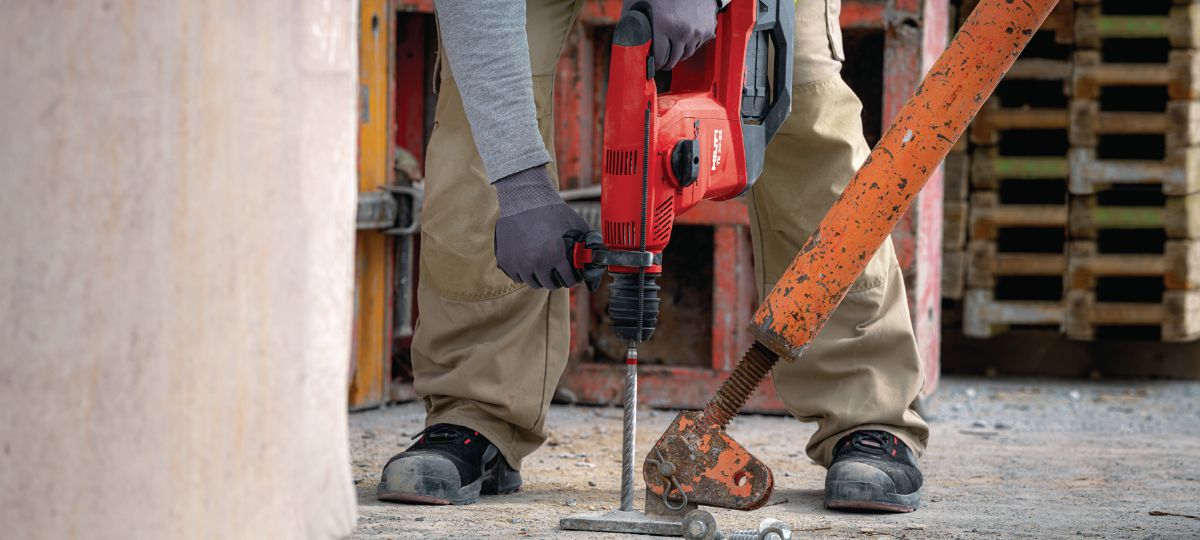 TE 30-22 SDS-Plus with B22 8.0 Ah battery floor drilling with TE-CX for formwork fastening