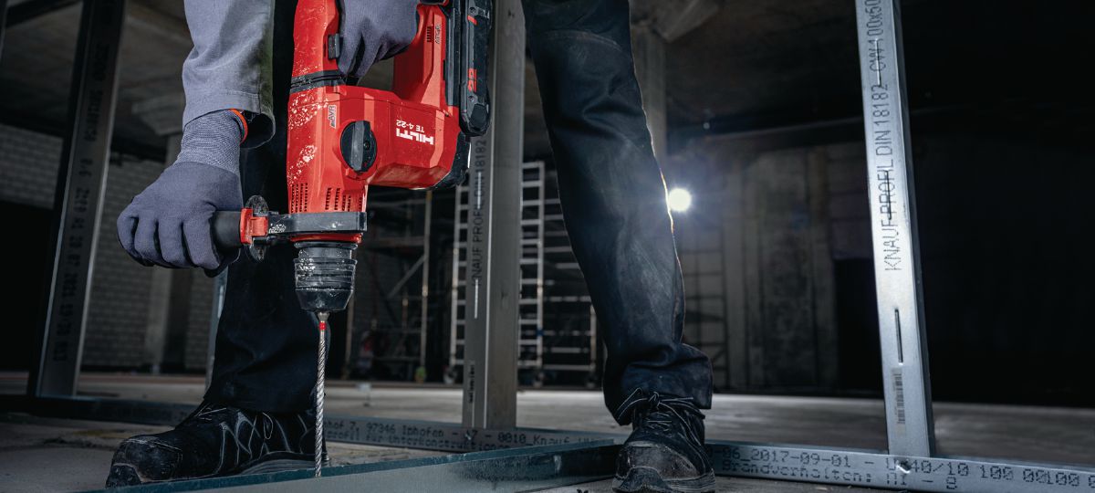 Concrete   hammer drilling with SDS plus (TE C) rotary hammer TE 4-22 and TE DRS-4/6  with NURON battery B22-85