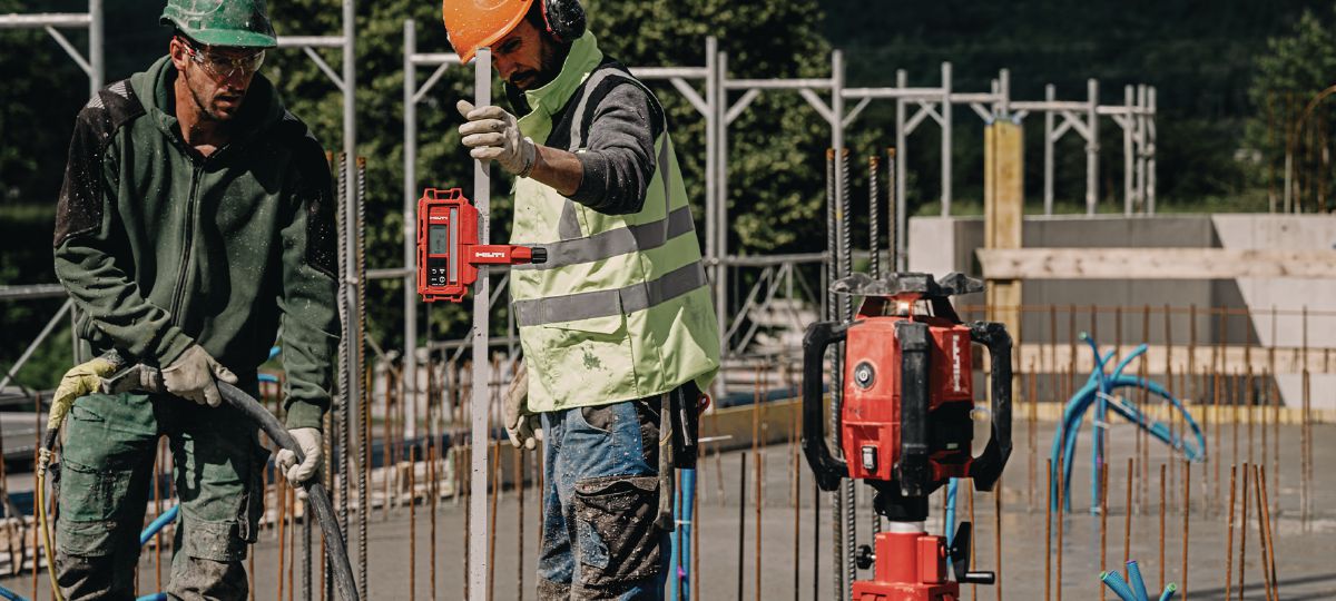 Cropped application picture of the rotating lasers PR 400-22. Concrete pouring levelling.