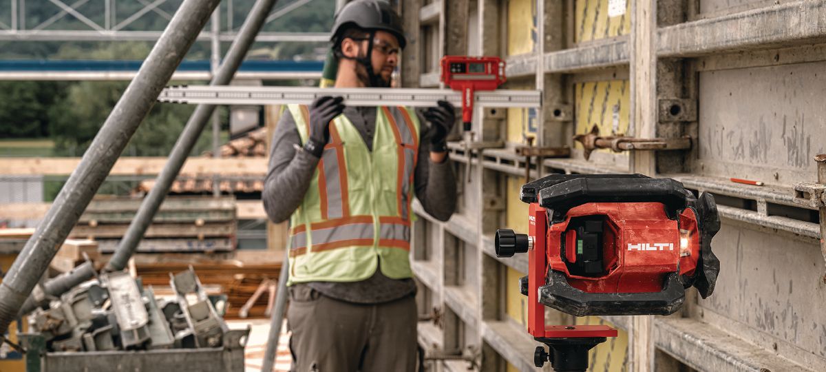Cropped application picture of the rotating lasers PR 400-22, PR 40-22. Formwork wall alignment.