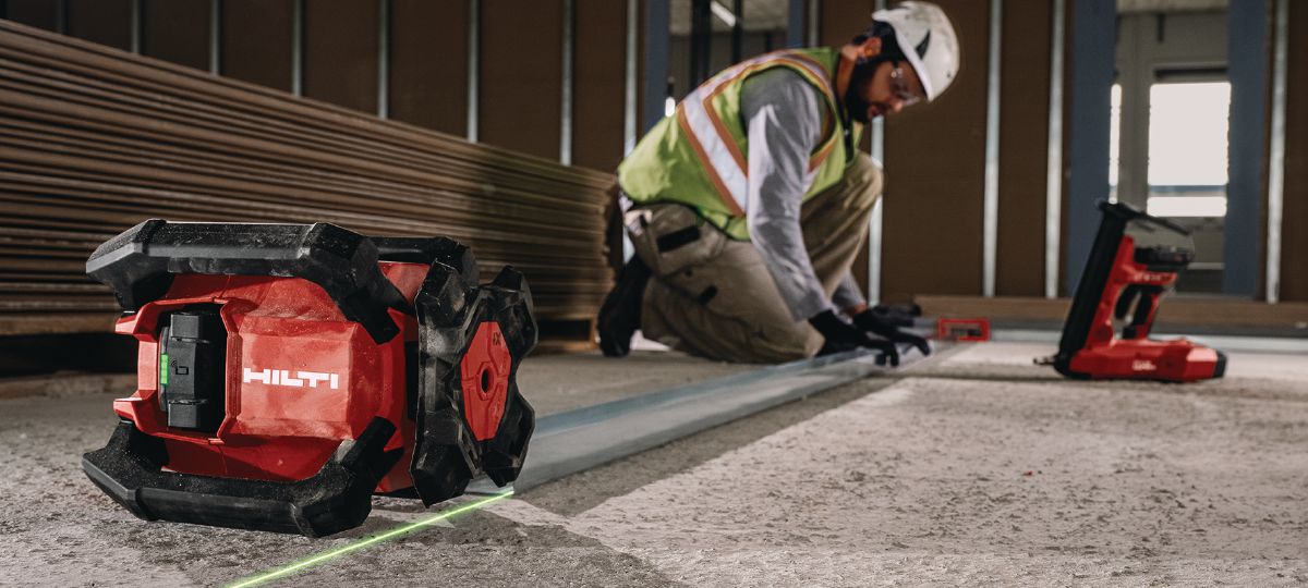 Cropped application picture of the rotating lasers PR 40G-22. Drywall track alignment application.